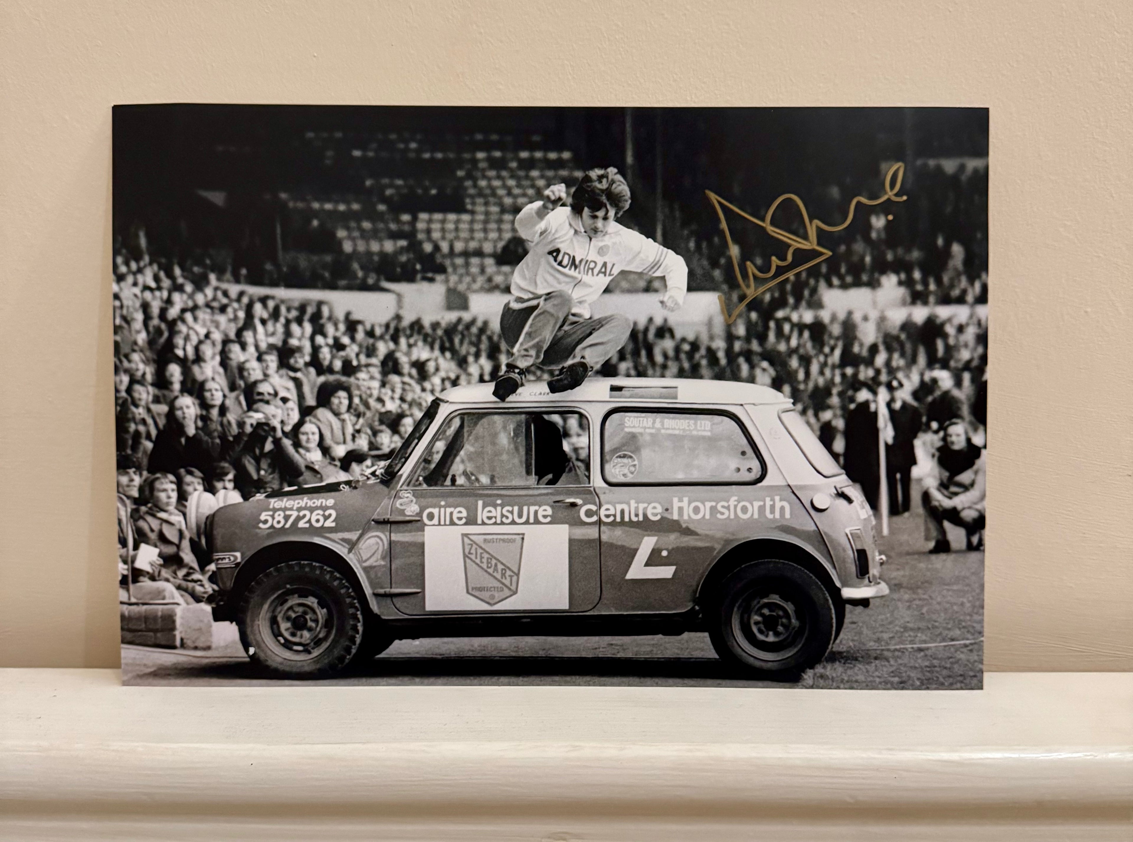 Signed Duncan McKenzie Leeds United Photo